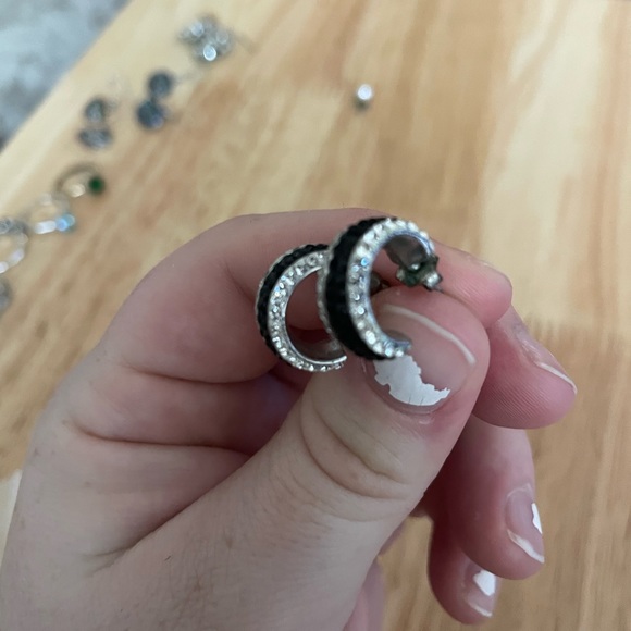 23 pairs of earrings - Picture 12 of 15